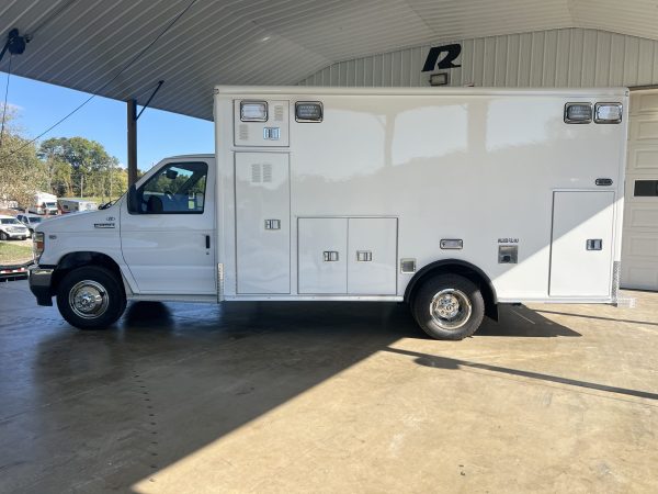 2025 Ford E450 AEV ReMAN (# 9946) - Image 2