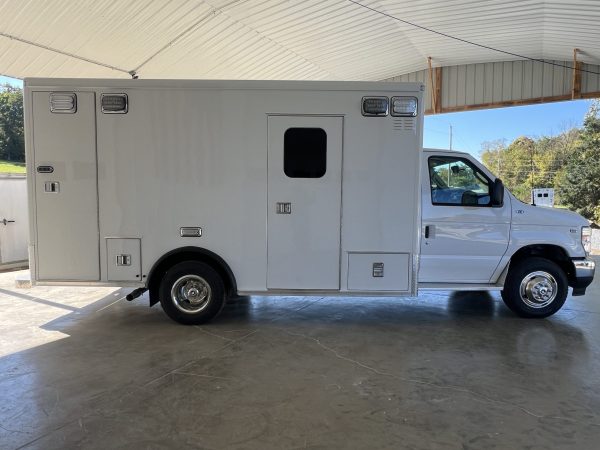 2025 Ford E450 AEV ReMAN (# 9946) - Image 6