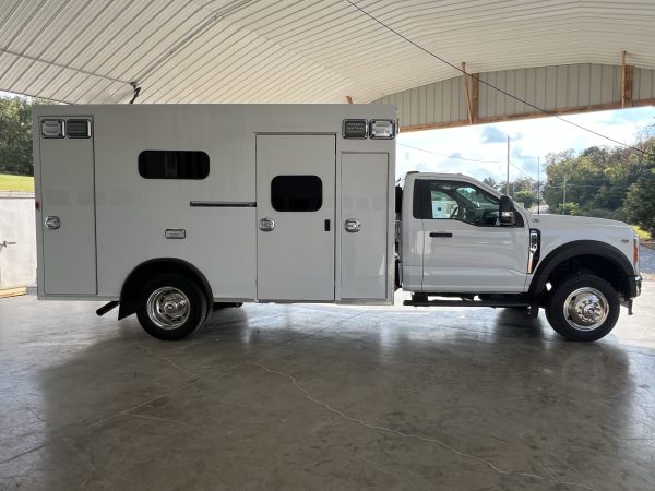 2023 Ford F450 4x4 Braun ReMAN (# 1490) - Image 8