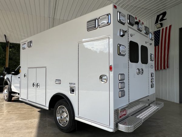 2023 Ford F450 4x4 Braun ReMAN (# 1490) - Image 5