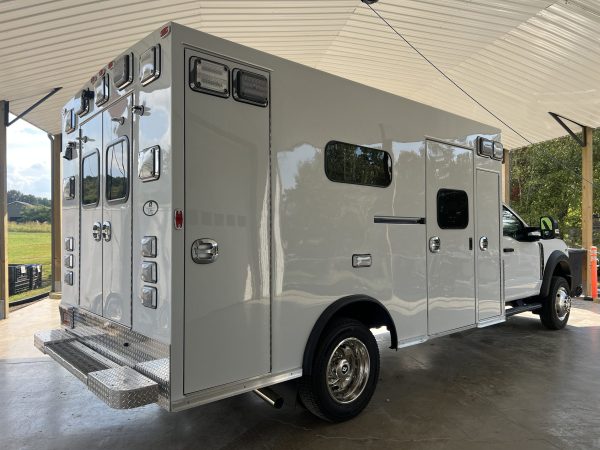 2023 Ford F450 4x4 Braun ReMAN (# 1490) - Image 7