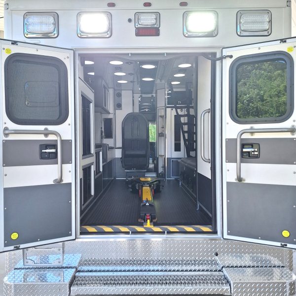 2024 Ford E450 AEV ReMAN (# 2071) - Image 9