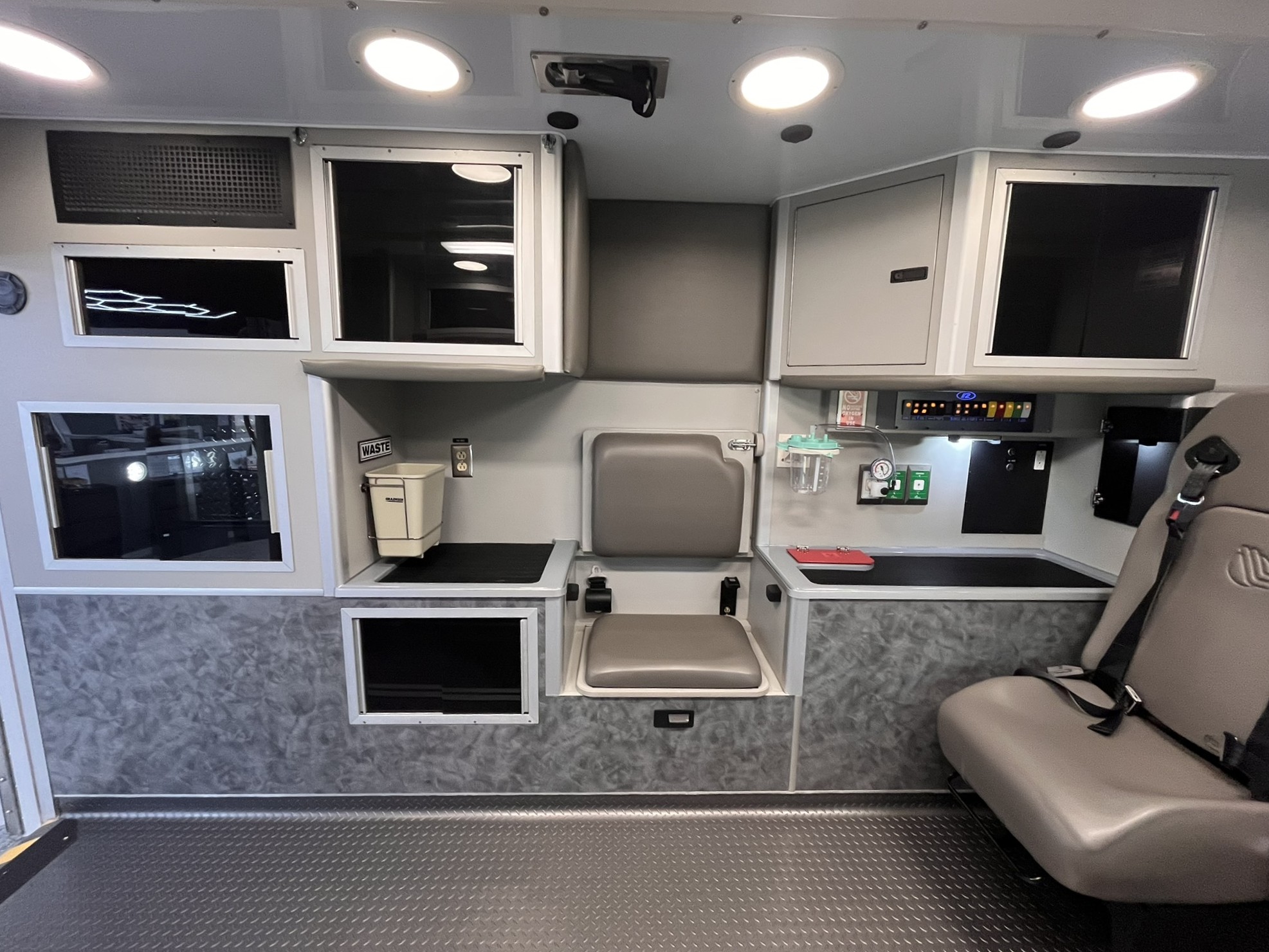 2025 Chevrolet G4500 Wheeled Coach ReMAN (# 5619) - Image 5
