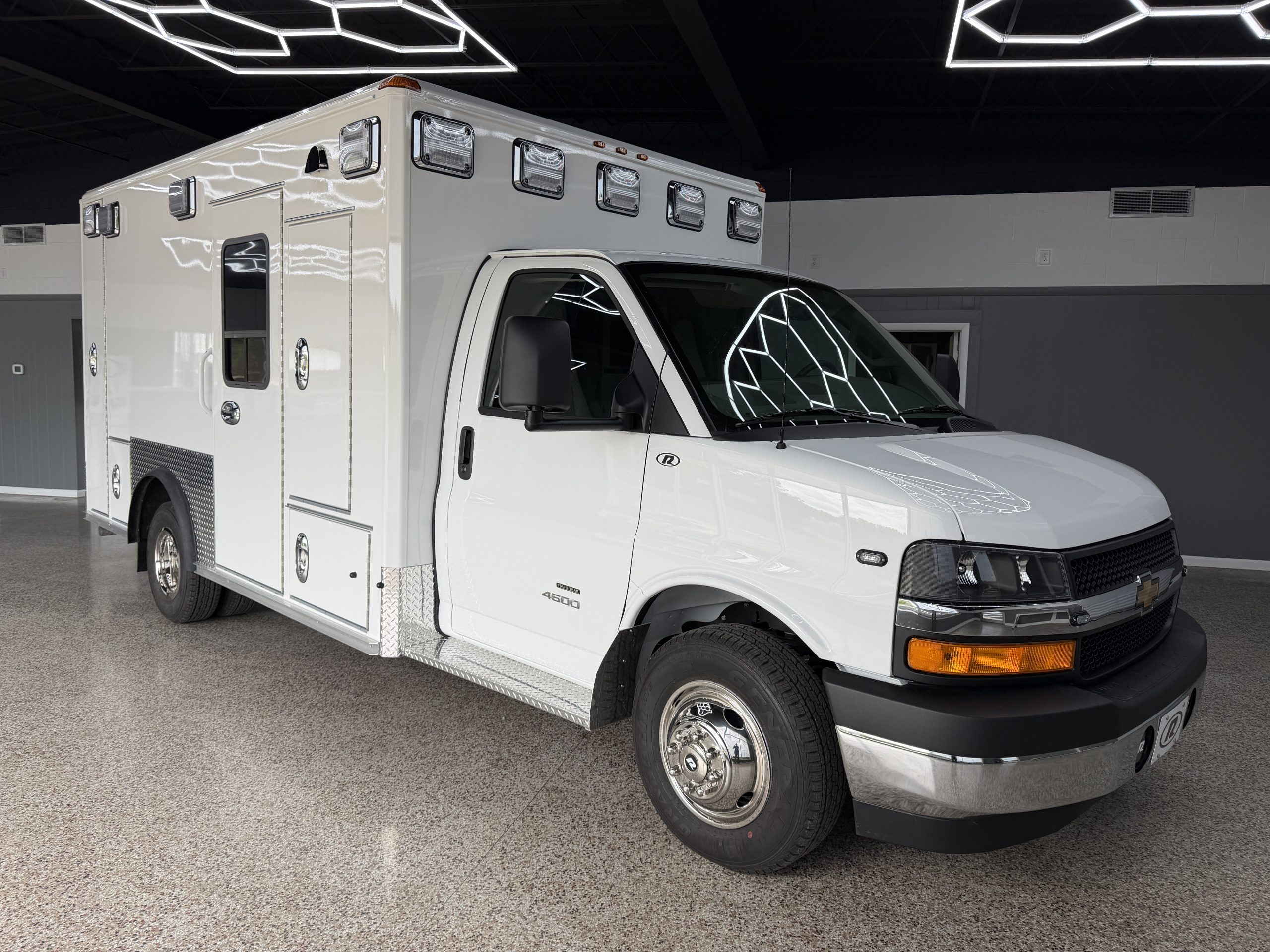 2025 Chevrolet G4500 Wheeled Coach ReMAN (# 5619) - Image 8