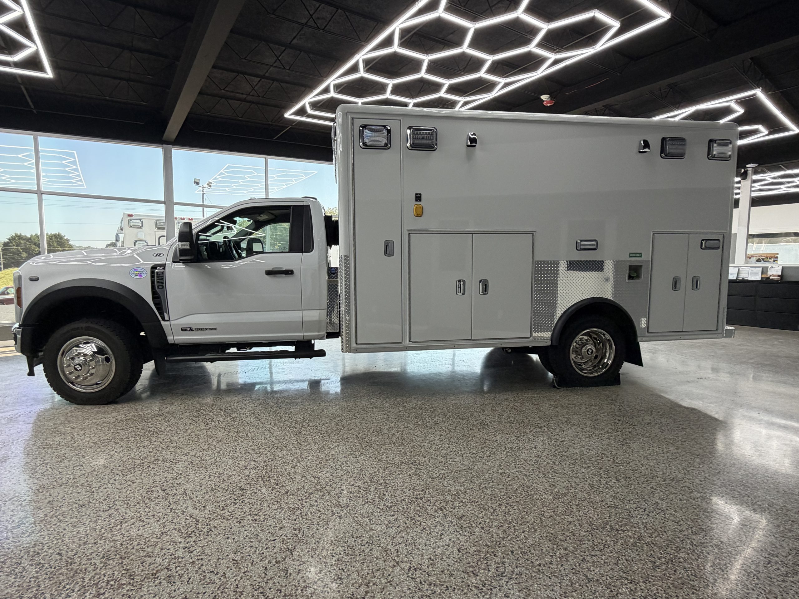 2025 Ford F550 Horton ReMAN (# 6565) - Image 4